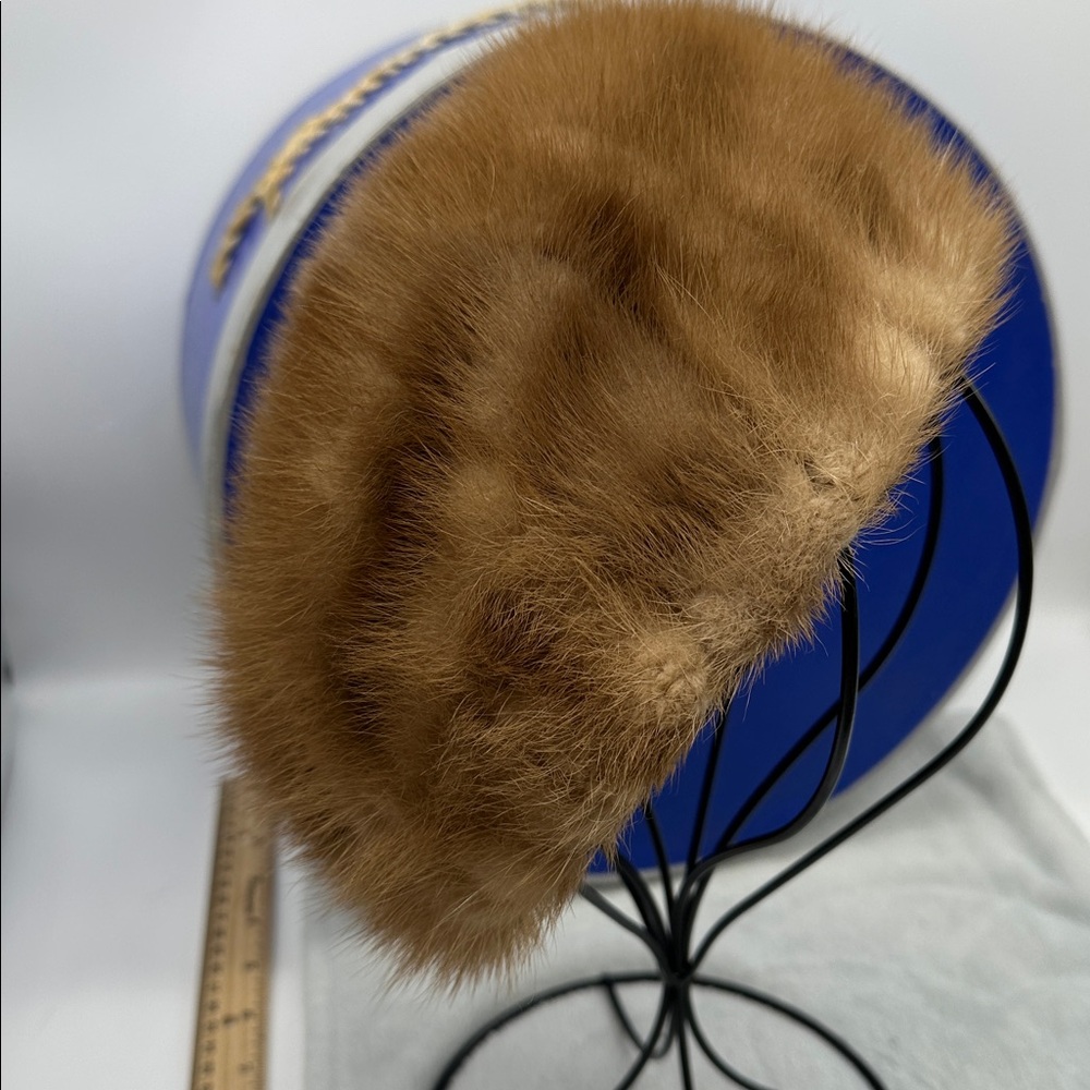 Vintage Lazarus of Paris/Cincinnati Mink Cloche/Pill Box Hat
Dates-1940’s-60’s - Picture 6 of 10